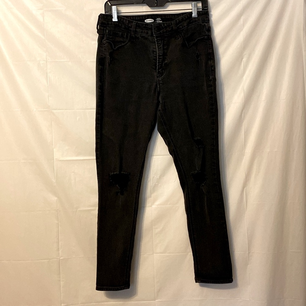 Old Navy Rockstar super skinny high rise size 12 black distressed.